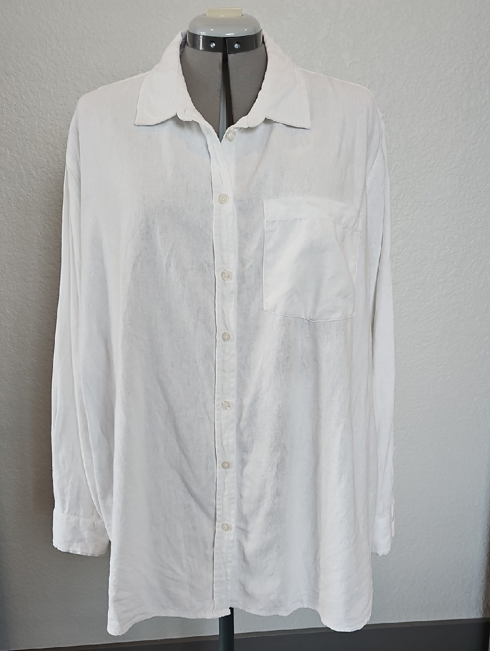 GAP White Long-Sleeve Button-Down Shirt